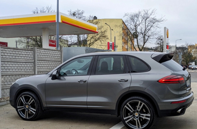 Porsche Cayenne cena 149000 przebieg: 110000, rok produkcji 2017 z Gdynia małe 277